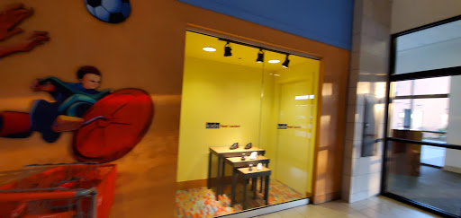 Shoe Store «Foot Locker», reviews and photos, 310 Daniel Webster Hwy, Nashua, NH 03060, USA