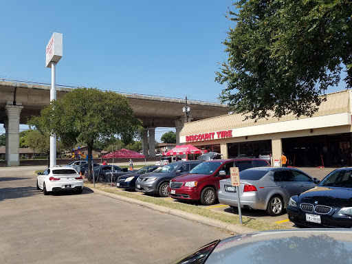 Tire Shop «Discount Tire Store», reviews and photos, 8219 Research Blvd, Austin, TX 78758, USA