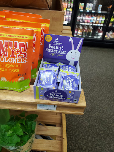 Grocery Store «Health Hut Natural Foods», reviews and photos, 325 Bayview Rd, Mukwonago, WI 53149, USA