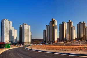 Gwanggyo Lake Town Hoban Summit Condominium Complex image