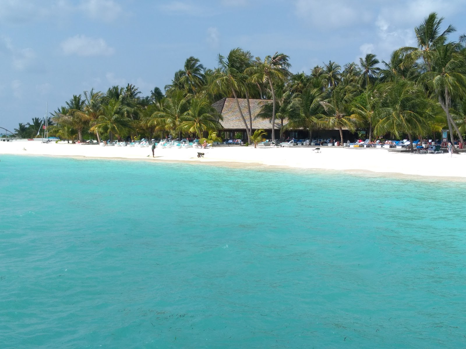 Foto von Meeru Island Resort mit türkisfarbenes wasser Oberfläche