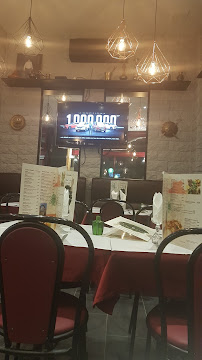 Atmosphère du Restaurant libanais Restaurant SANIOURA à Paris - n°6