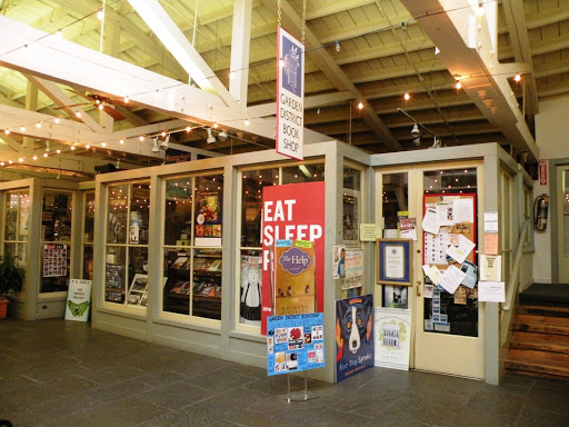 Garden District Book Shop, 2727 Prytania St, New Orleans, LA 70130, USA, 