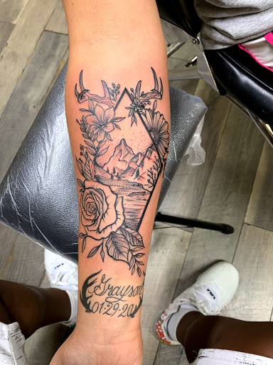 Explore japanese tattoo ideas, creative tattoo ideas in Powderly, available at Best Ink Tattoo Studio