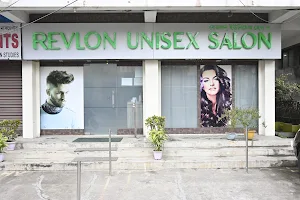 Revlon unisex salon image