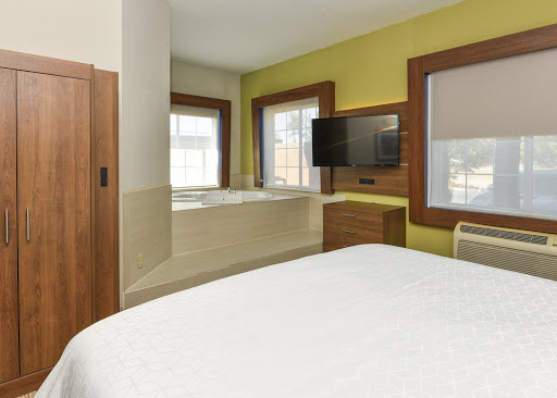 Holiday Inn Express & Suites Corona, an IHG Hotel image