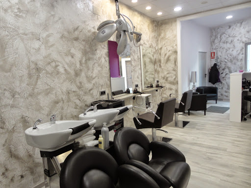 YB · Perruqueria i Estètica en Golmés, Lleida
