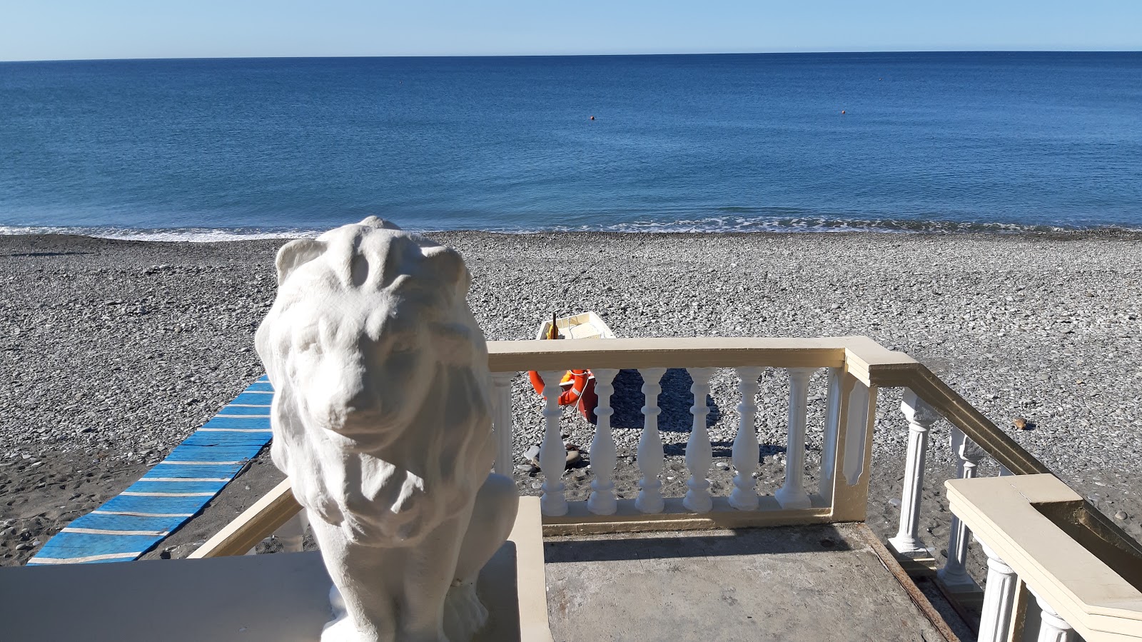 Foto af French Riviera beach med høj niveau af renlighed