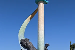 Monumento al Pescador image