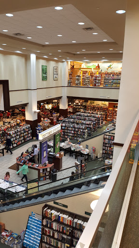 Book Store «Barnes & Noble», reviews and photos, 4015 Medina Rd, Akron, OH 44333, USA