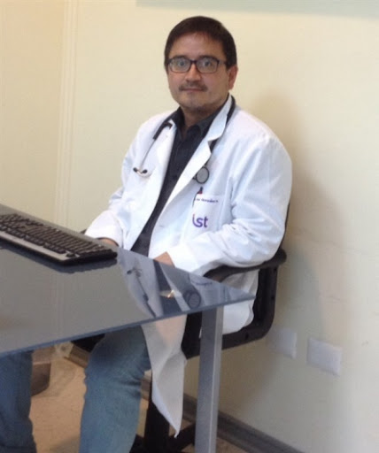Dr. Alex González, Cardiólogo