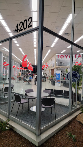 Used Car Dealer «Stevens Creek Toyota Certified Used Cars», reviews and photos, 380 Kiely Blvd, San Jose, CA 95129, USA