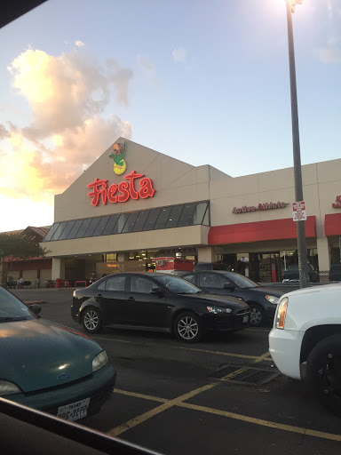 Grocery Store «Fiesta», reviews and photos, 3909 N Interstate 35 Service Rd, Austin, TX 78722, USA