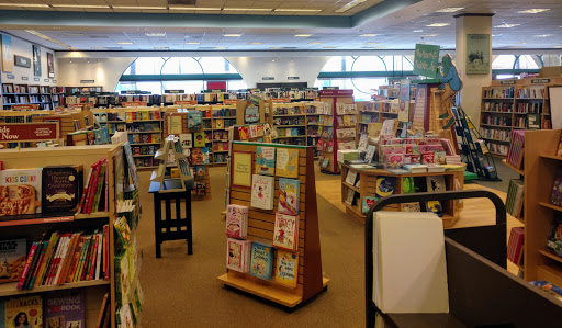 Book Store «Barnes & Noble Booksellers Valencia», reviews and photos, 23630 Valencia Blvd, Santa Clarita, CA 91355, USA