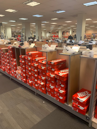 Shoe Store «DSW Designer Shoe Warehouse», reviews and photos, 8801 Queens Blvd, Elmhurst, NY 11373, USA