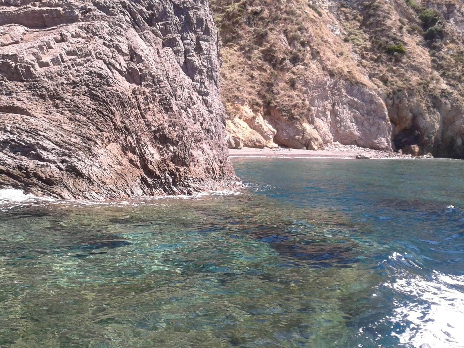 Foto von Spiaggia delle Grottelle mit türkisfarbenes wasser Oberfläche