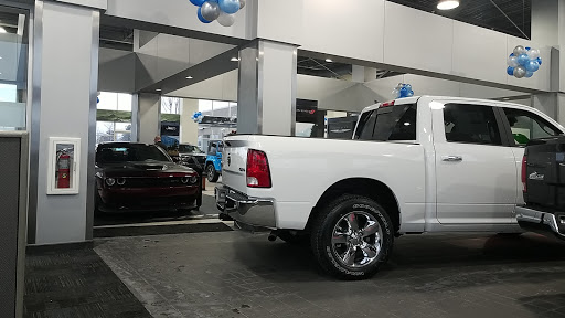 Jeep Dealer «Golling Chrysler Dodge Jeep Ram», reviews and photos, 2405 S Telegraph Rd, Bloomfield Hills, MI 48302, USA