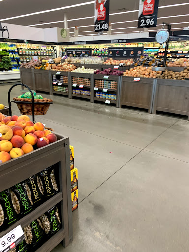 Supermarket «Hy-Vee», reviews and photos, 601 N 3rd Pl, Manhattan, KS 66502, USA