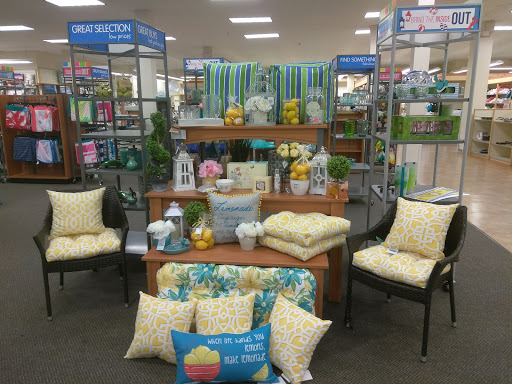 Clothing Store «Burlington Coat Factory», reviews and photos, 18000 Vernier Rd, Harper Woods, MI 48225, USA