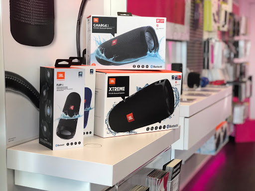 Cell Phone Store «T-Mobile», reviews and photos, 424 E McGalliard Rd, Muncie, IN 47303, USA