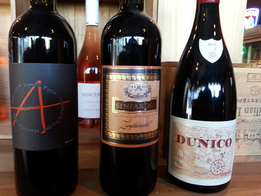 Bar «Crown Liquors», reviews and photos, 2821 N Milwaukee Ave, Chicago, IL 60618, USA