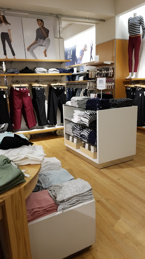 Clothing Store «Gap», reviews and photos, 7430 164th Ave NE, Redmond, WA 98052, USA