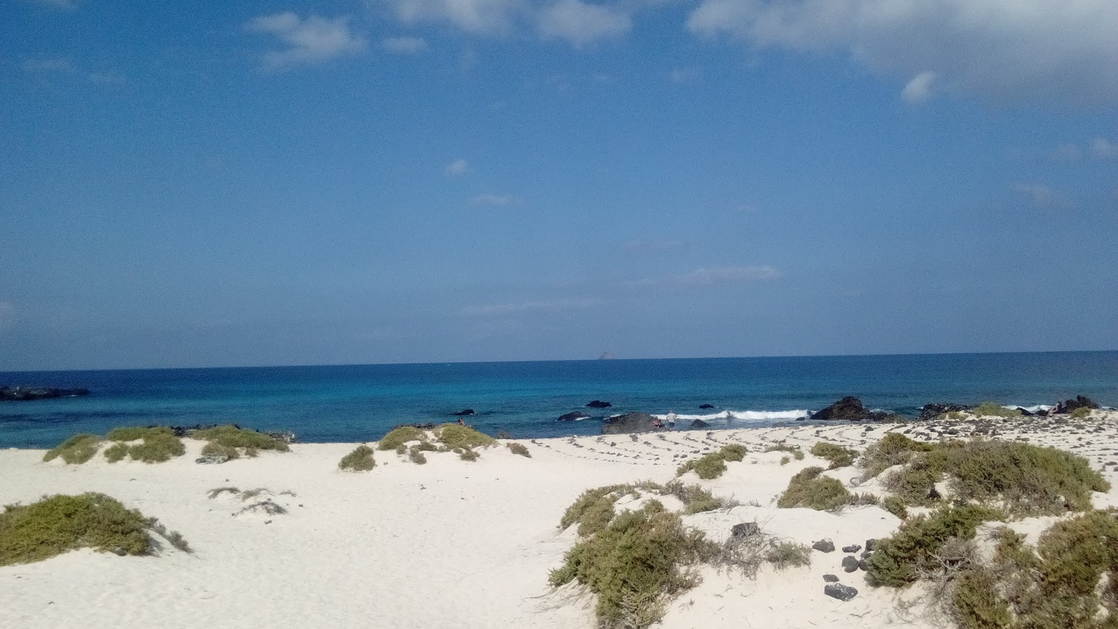 Playa de San Juan的照片 带有小海湾