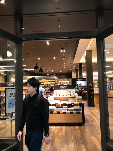 Book Store «Amazon Books», reviews and photos, 9585 SW Washington Square Rd, Portland, OR 97223, USA