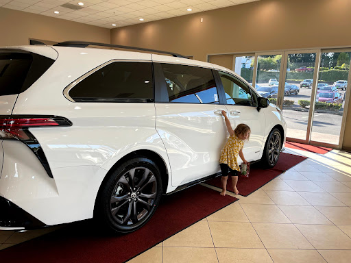 Toyota Dealer «Toyota of Gladstone», reviews and photos, 19375 McLoughlin Blvd, Gladstone, OR 97027, USA