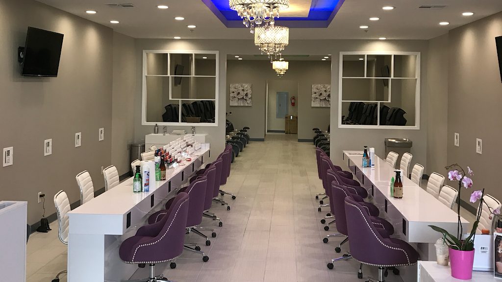 Signature Nail Spa 66207