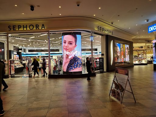 Stores to buy nail polish Istanbul