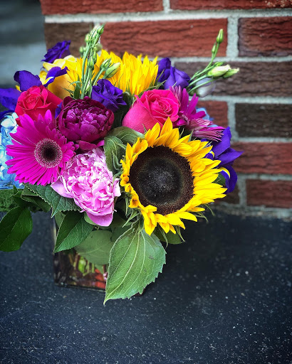 Michael Florist Ltd, 1171 Mineral Spring Ave, North Providence, RI 02904, USA, 