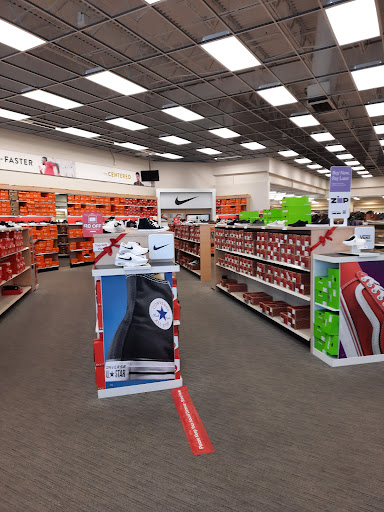 Shoe Store «Famous Footwear», reviews and photos, 1665 Olentangy River Rd, Columbus, OH 43212, USA