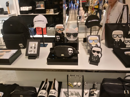 Stores to buy women's shoulder bag Munich