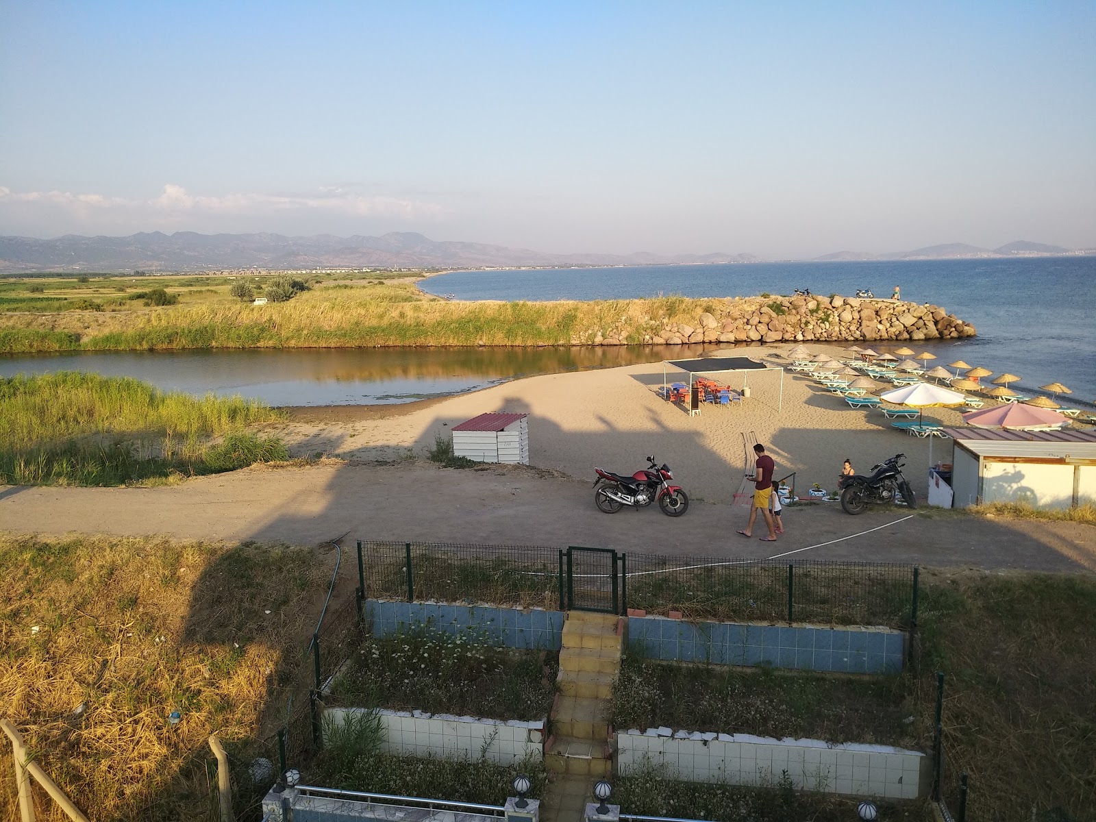 Fotografija Belmont cafe beach z turkizna čista voda površino