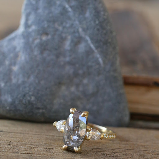 Jewelry Store «Robert Goodman Jewelers», reviews and photos, 106 N Main St, Zionsville, IN 46077, USA