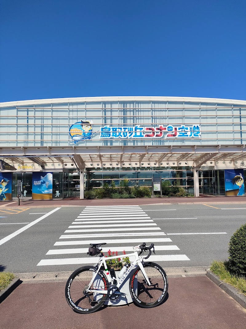 鳥取空港 (鳥取砂丘コナン空港)