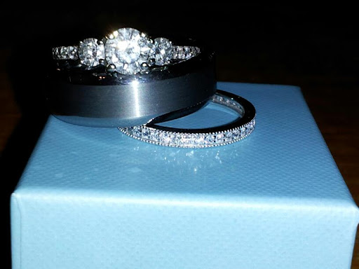 Jewelry Store «Torres Omar Jewelers», reviews and photos, 2624 N Milwaukee Ave, Chicago, IL 60647, USA