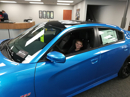 Jeep Dealer «Findlay Chrysler Jeep Dodge RAM INDOOR Dealership», reviews and photos, 25600 SW Parkway Center Dr, Wilsonville, OR 97070, USA