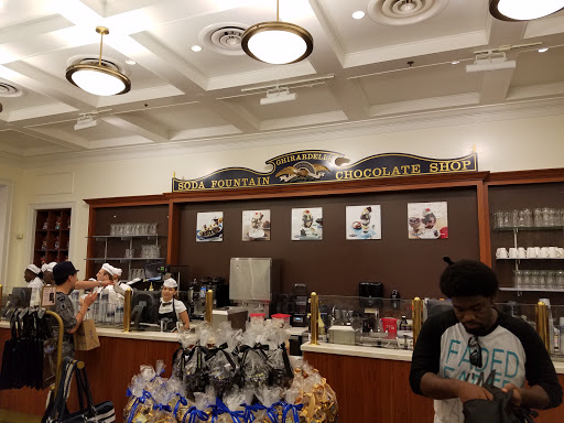 Chocolate Shop «Ghirardelli Ice Cream and Chocolate Shop», reviews and photos, 830 N Michigan Ave, Chicago, IL 60611, USA