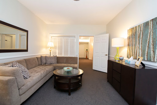 Funeral Home «Baird-Case Jordan-Fannin Funeral Home», reviews and photos, 4343 N Federal Hwy, Oakland Park, FL 33308, USA