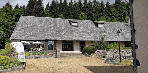 Maison du Parc naturel régional des Volcans d'Auvergne à Aydat