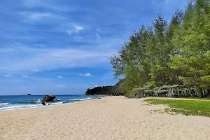 Teluk Kalung Beach image