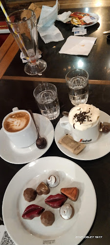 Teléfono de Cafeteria Brujula del Cuerpo