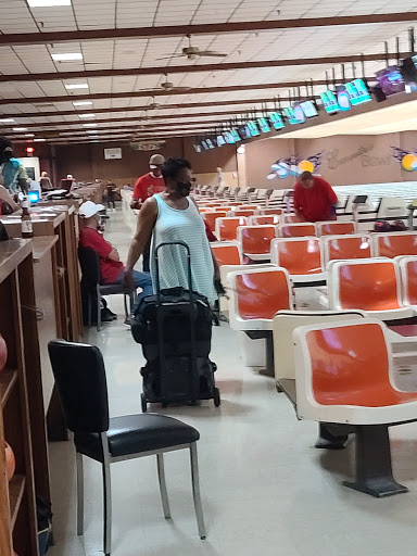 Bowling Alley «Executive Strike & Spare Family Fun Center», reviews and photos, 911 Phillips Ln, Louisville, KY 40209, USA