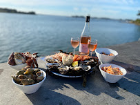 Plats et boissons du Bar-restaurant à huîtres Les Viviers du Logeo dégustation d'huitres naturels et vente a emporter à Sarzeau - n°1