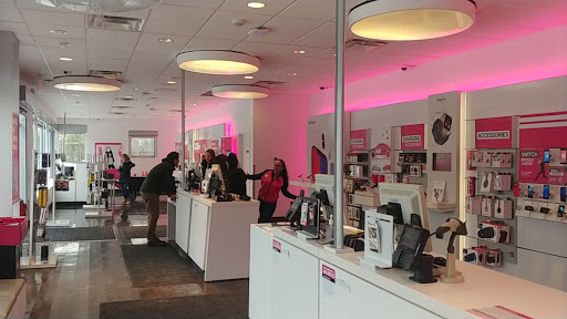 Cell Phone Store «T-Mobile», reviews and photos, 1380 W Boston Post Rd, Larchmont, NY 10538, USA