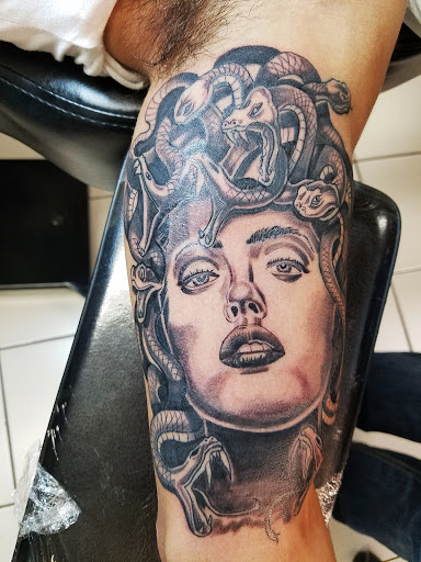 Tattoo Shop «Funky Rooster Tattoo and Art Gallery», reviews and photos, 73 S Grove Ave, Elgin, IL 60120, USA