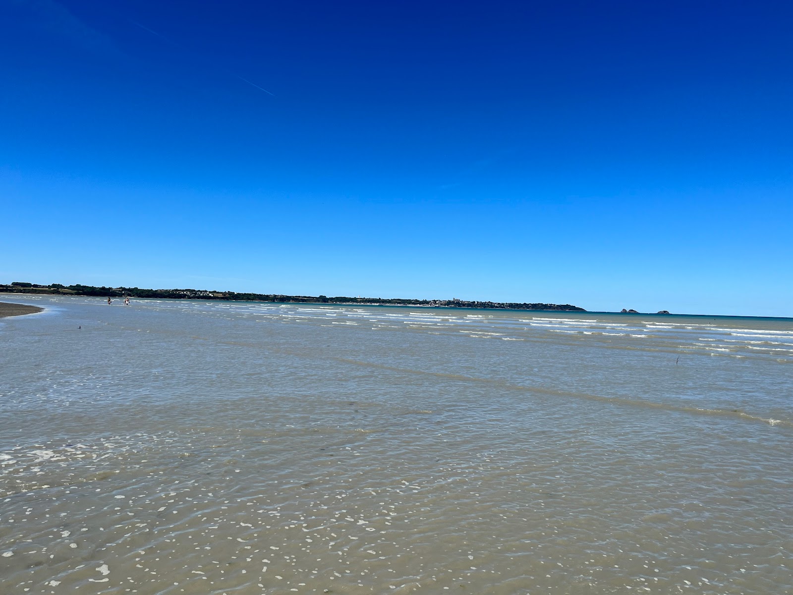 Plage de Saint-Benoit-des-Ondes'in fotoğrafı düz ve uzun ile birlikte