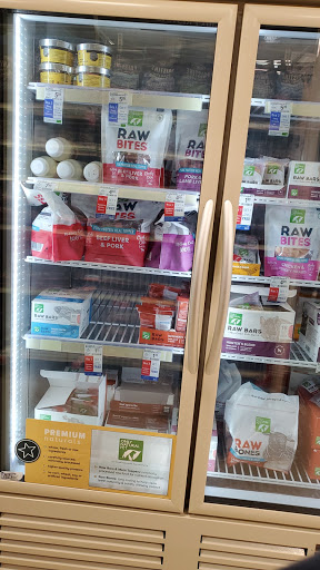 Pet Supply Store «PetSmart», reviews and photos, 5 Main St, East Hartford, CT 06118, USA